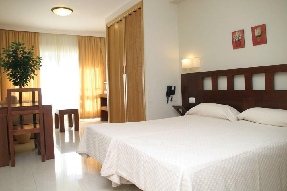 Anoreta Suites Ринкон-де-ла-Викториа Экстерьер фото
