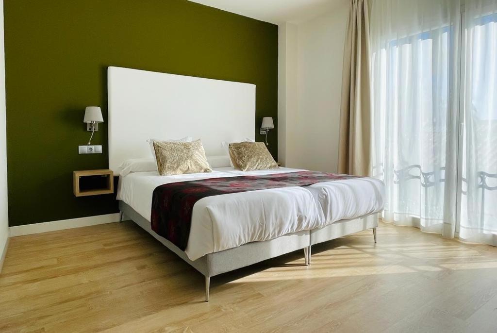 Anoreta Suites Ринкон-де-ла-Викториа Экстерьер фото